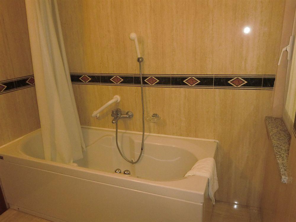 Hotel Ariston Acqui Terme Buitenkant foto