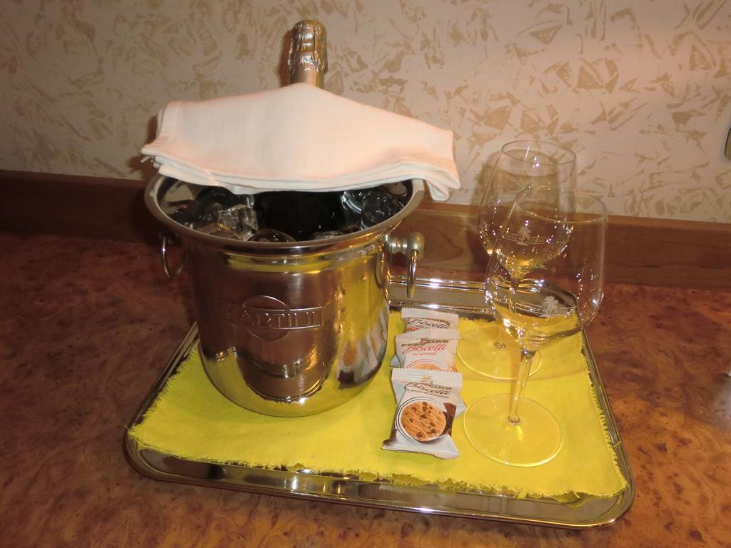 Hotel Ariston Acqui Terme Buitenkant foto
