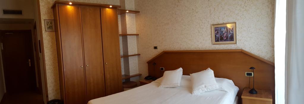 Hotel Ariston Acqui Terme Buitenkant foto