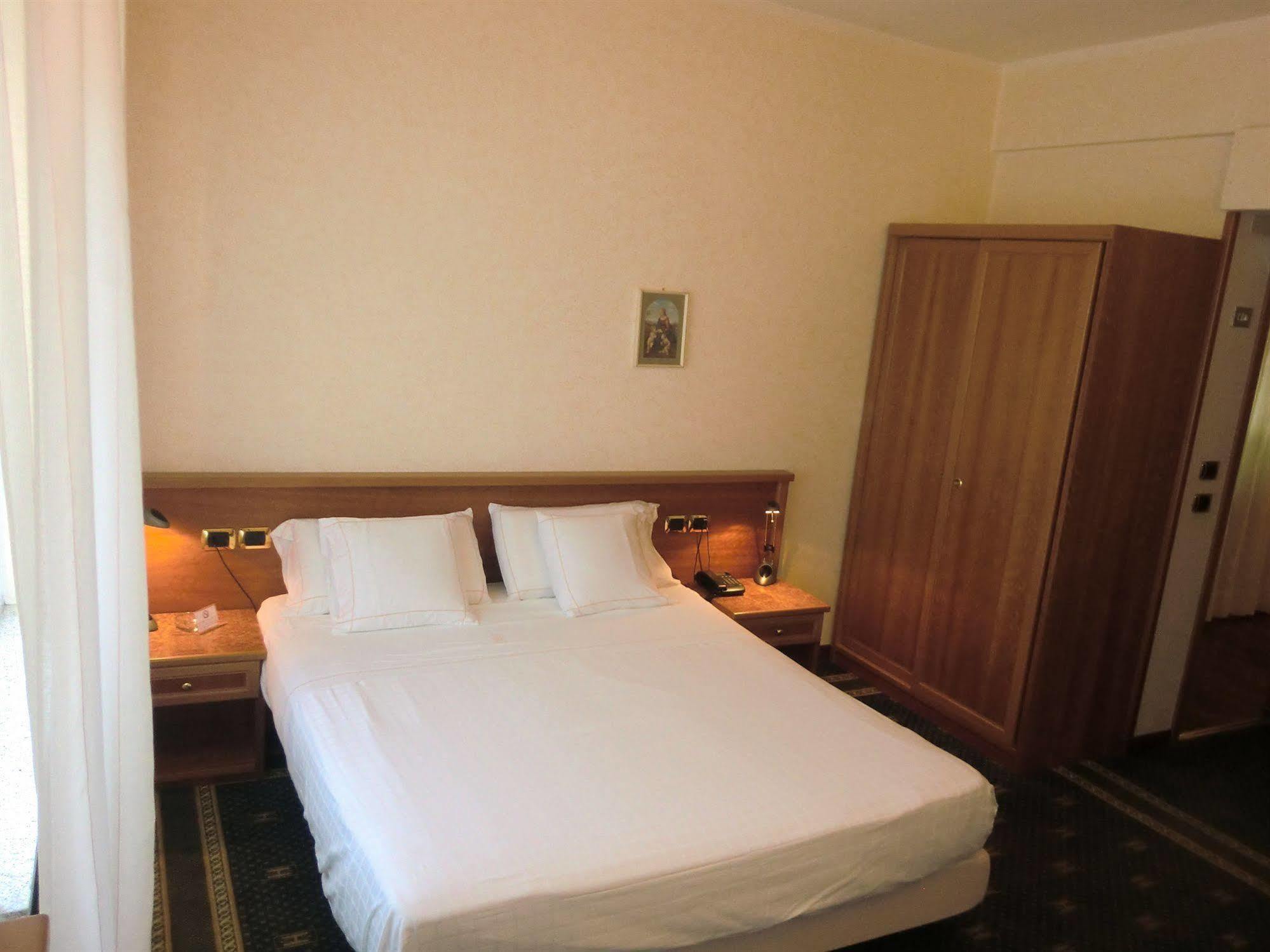 Hotel Ariston Acqui Terme Buitenkant foto