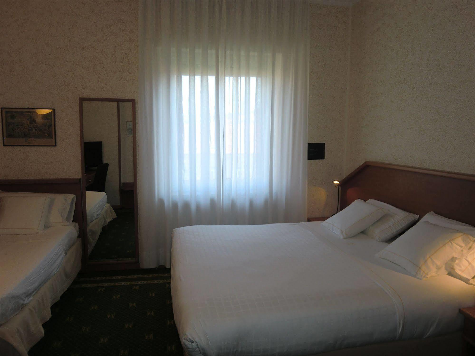 Hotel Ariston Acqui Terme Buitenkant foto
