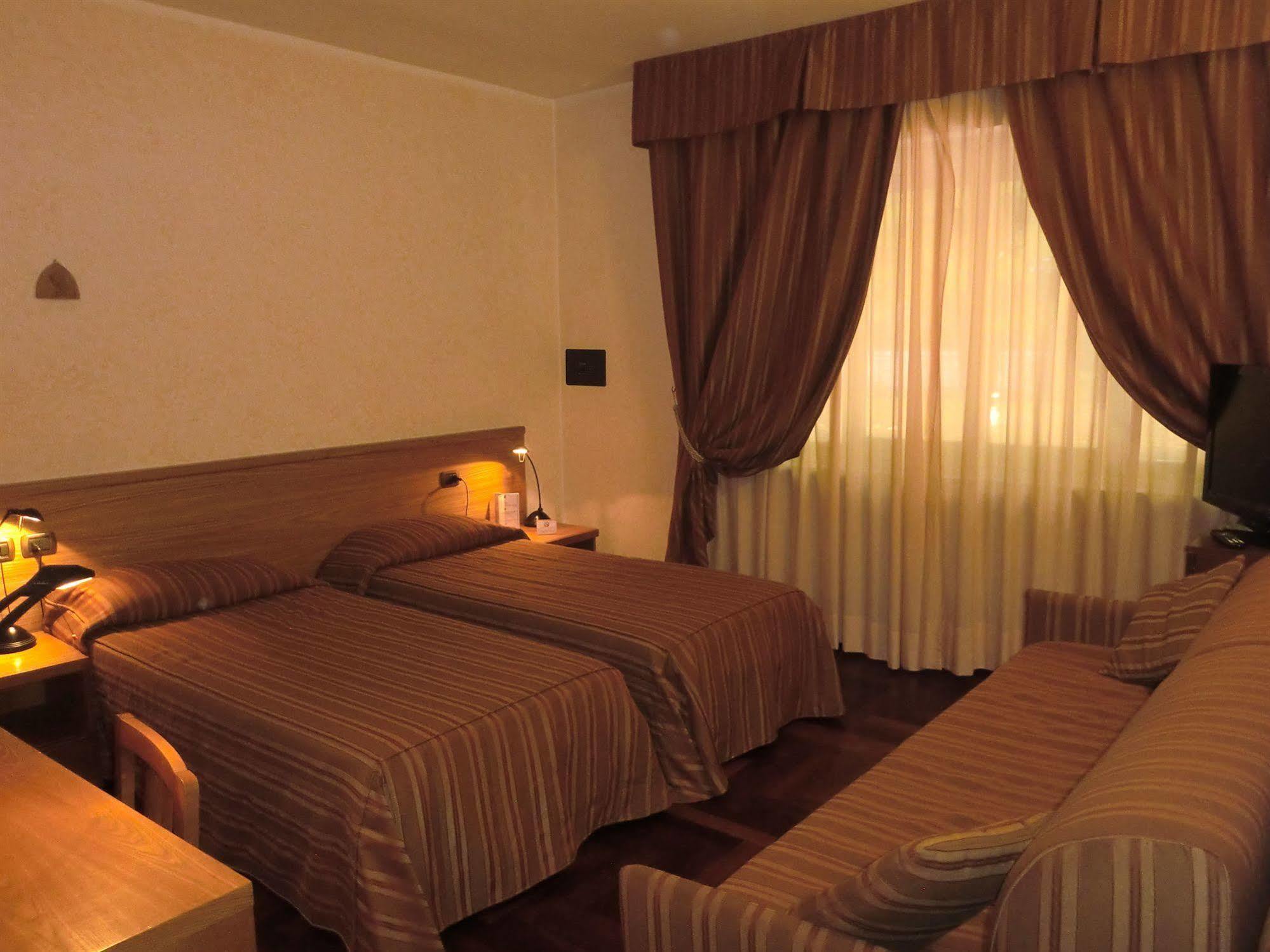 Hotel Ariston Acqui Terme Buitenkant foto