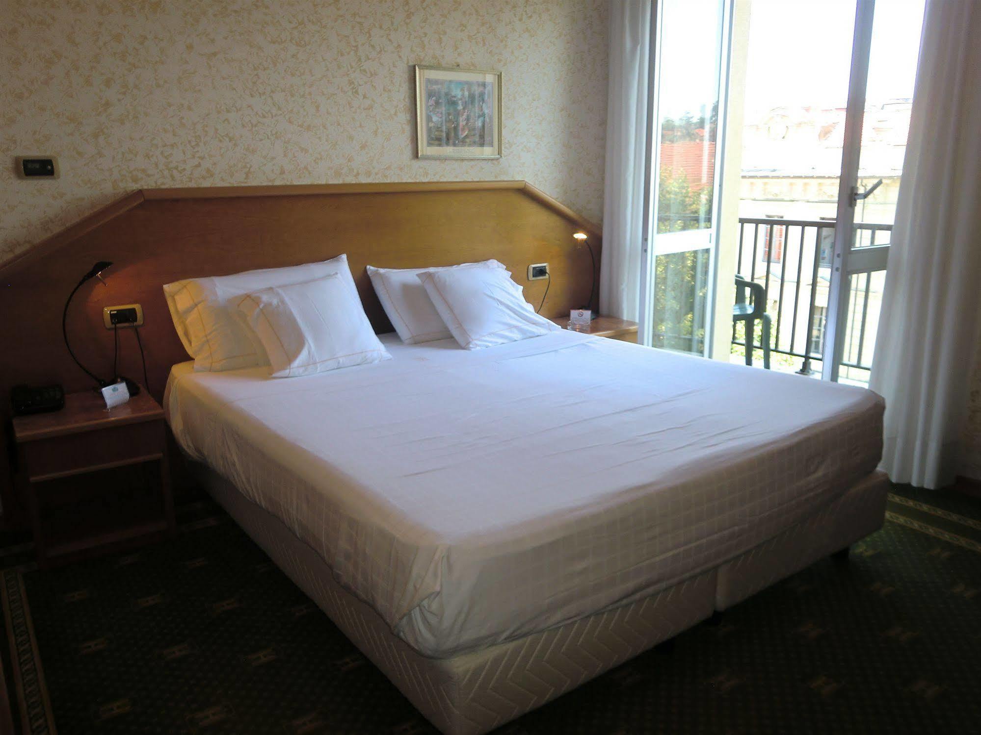 Hotel Ariston Acqui Terme Buitenkant foto