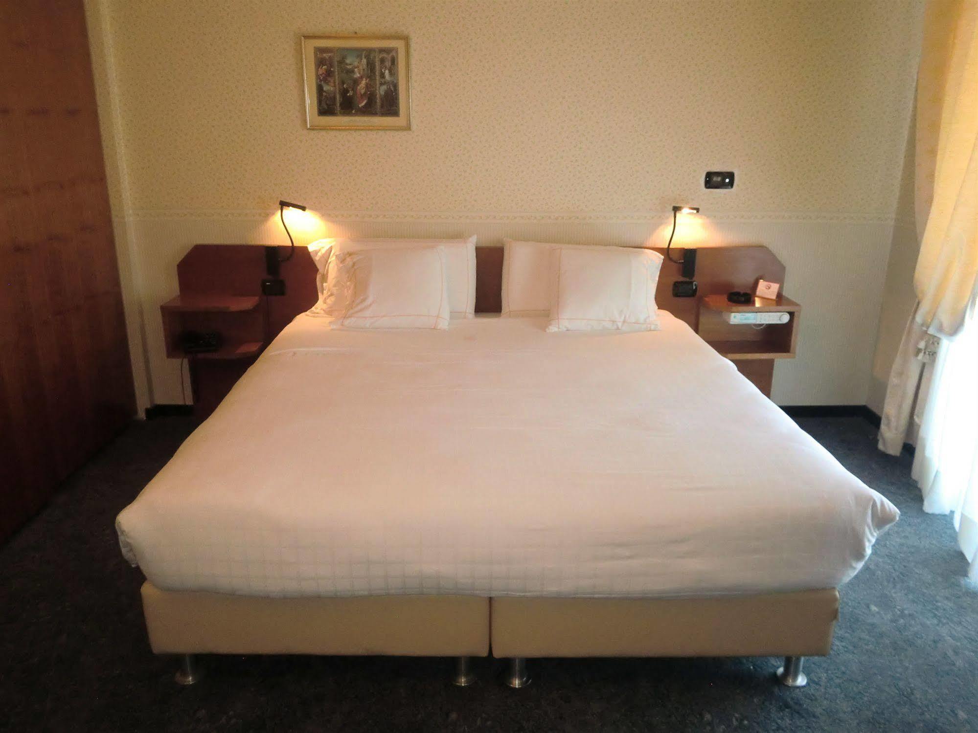 Hotel Ariston Acqui Terme Buitenkant foto