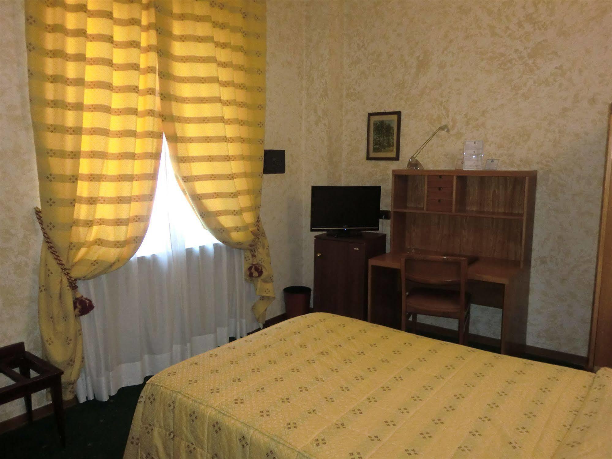 Hotel Ariston Acqui Terme Buitenkant foto
